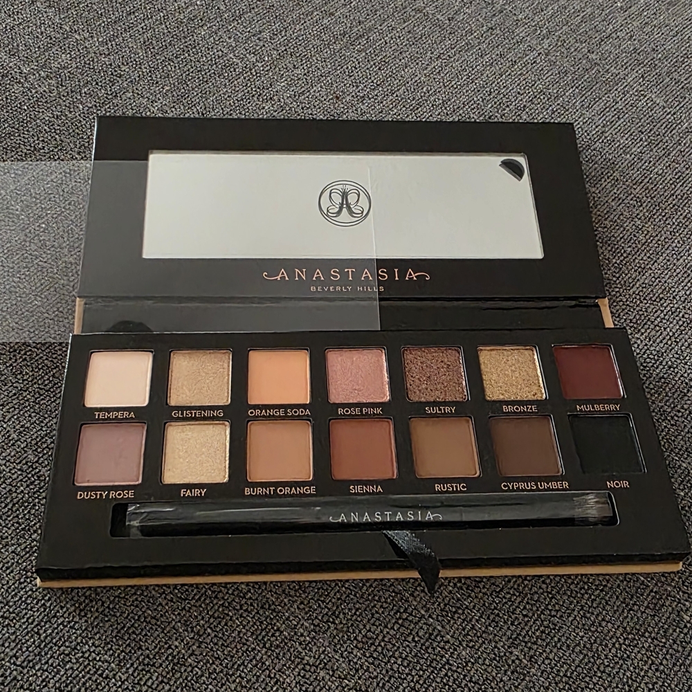 Anastasia Beverly Hills Soft Glam Eyeshadow Palette